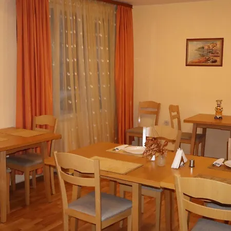 Готель семеен Palitra 3*